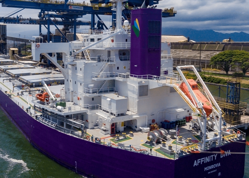 Gigante chin?s desembarca 85 mil toneladas de fertilizantes no Porto de Santos-2