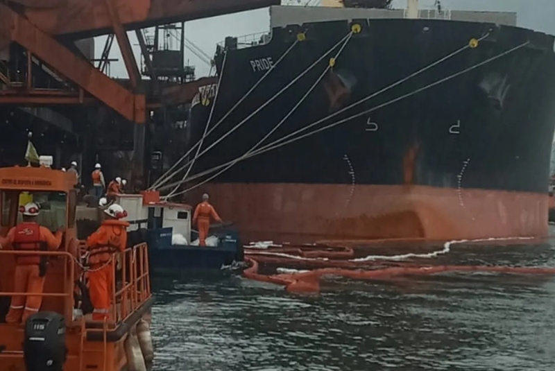 Navio atracado no Porto de Santos tem vazamento de ?leo durante abastecimento