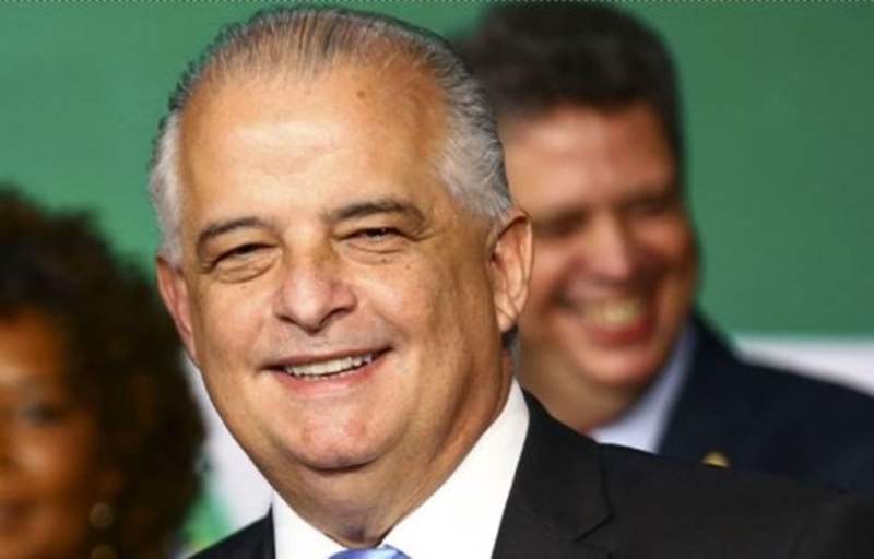 Privatizar Porto de Santos est? fora de cogita??o, diz ministro