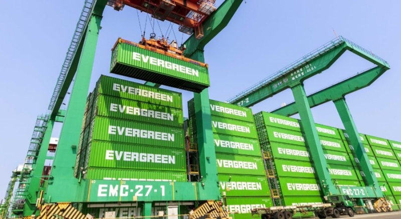 Evergreen e X-Press Feeders assinam acordo para utiliza??o de navios de metanol verde na Europa