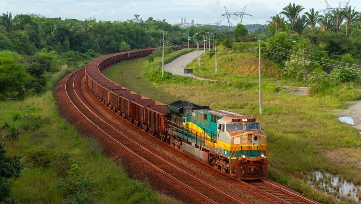 Trem com 330 vagões revela a dimensão da logística do minério na Estrada de Ferro Carajás