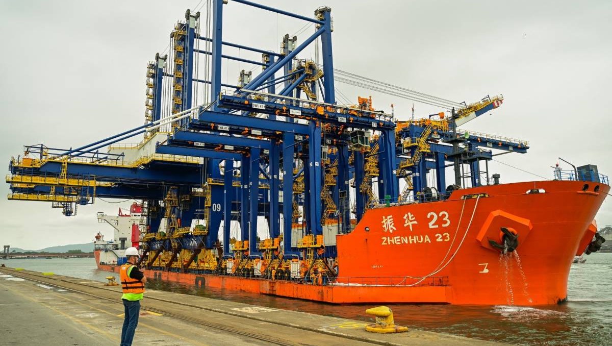DP World recebe leva de guindastes elétricos a fim de elevar a capacidade no Porto de Santos