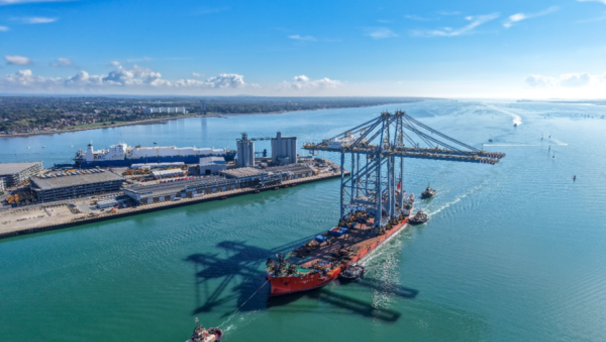 Reino Unido: DP World Southampton recibe dos nuevas grúas STS