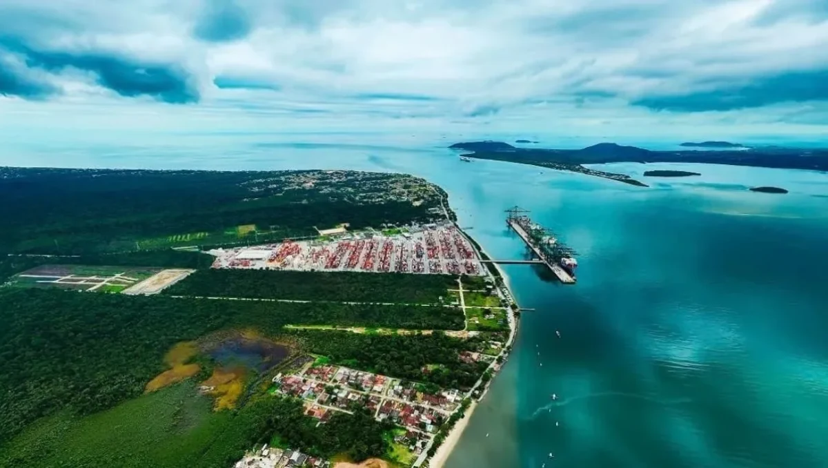 Porto de Itapoá poderá receber navios com até 16 mil contêineres após obras na Baía da Babitonga