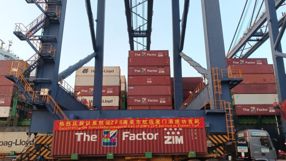 Servicio Falcon de ZIM que conecta a Asia con Sudamérica hace escala inaugural a Puerto de Xiamen