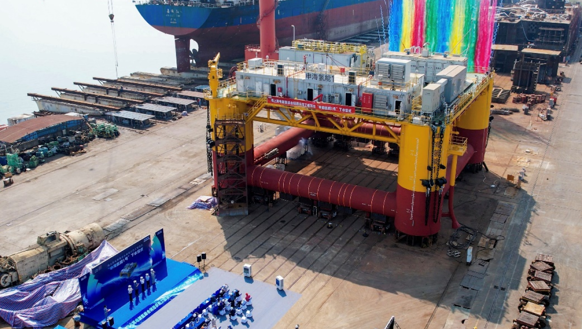 CIMC Raffles lanza la primera plataforma semisumergible del mundo para conversión de energía eólica marina en hidrógeno