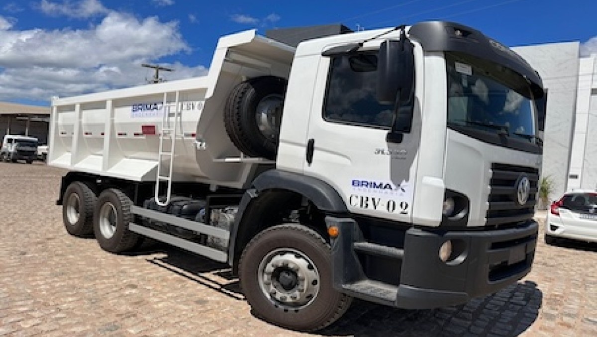 Brimax compra sete implementos para obras no Pecém