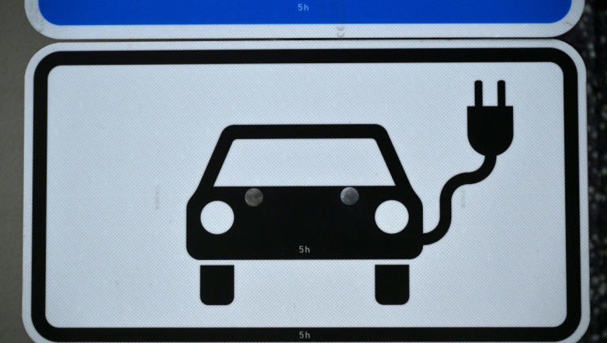 França e Alemanha flexibilizam metas para carros elétricos e reforçam indústria automotiva europeia