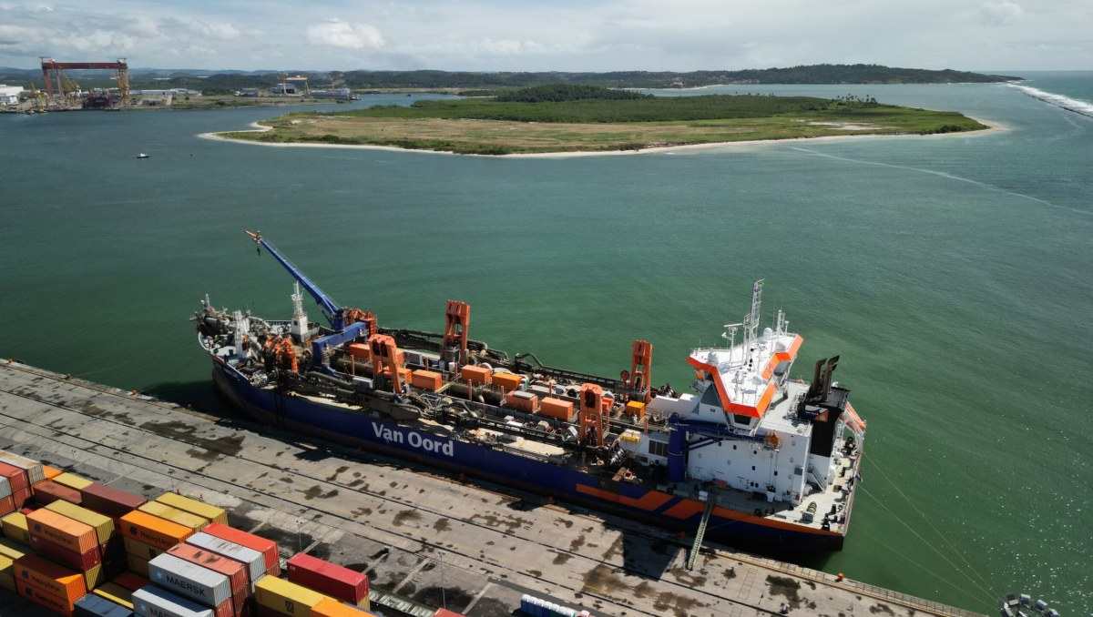 Porto de Suape amplia profundidade e se prepara para receber navios de grande porte