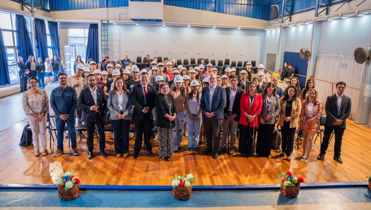 40 estudiantes del Liceo CEIA B-32 inician formación técnica con programa Crece con tu Puerto de ATI