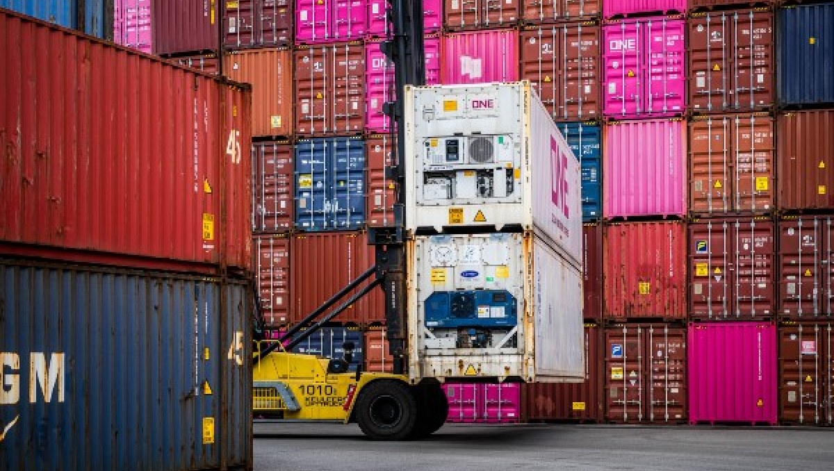 Puerto de Amberes-Brujas experimenta fuerte recuperación en movimiento de contenedores