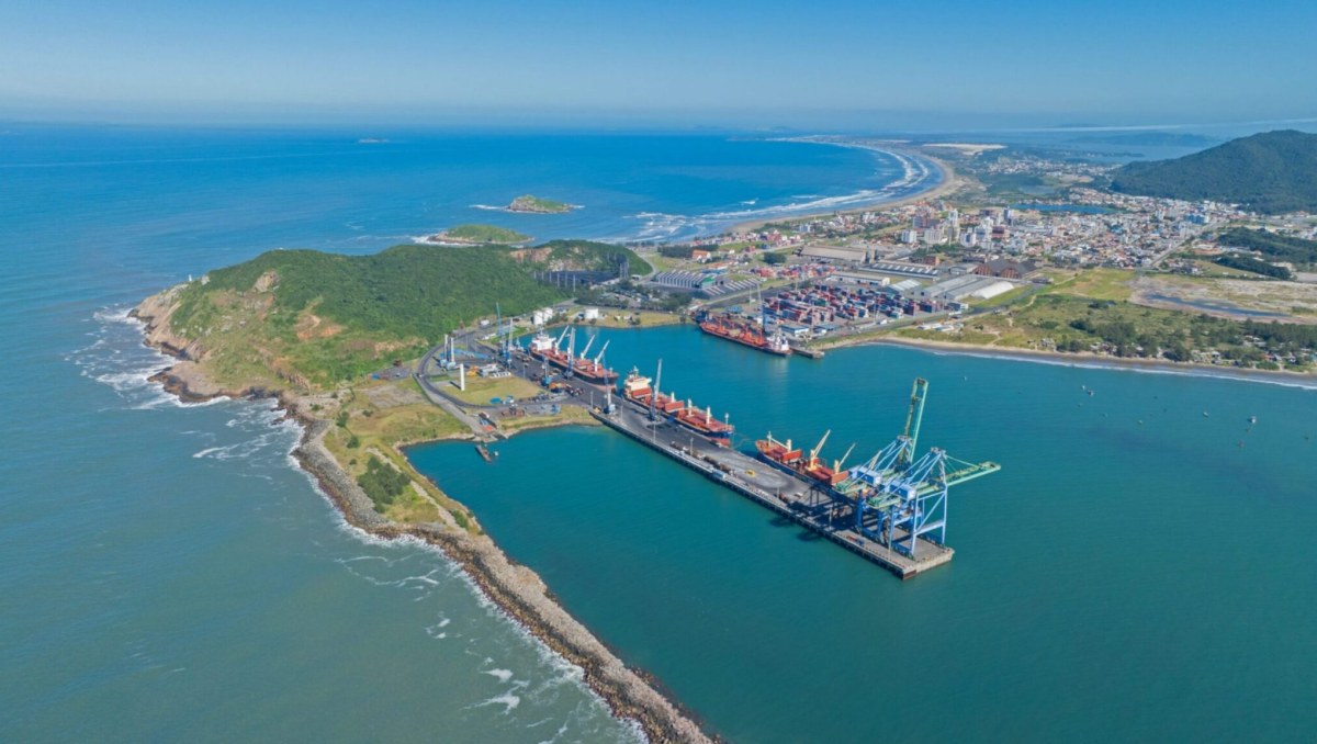 Porto de Imbituba registra melhor mês de 2026 e movimenta R$ 7,7 bilhões no comércio exterior