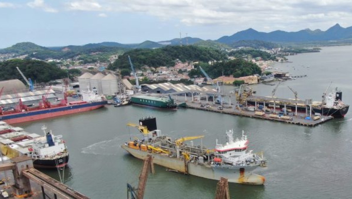 Brasil: Puerto de São Francisco do Sul concluye dragado de mantenimiento en dársena