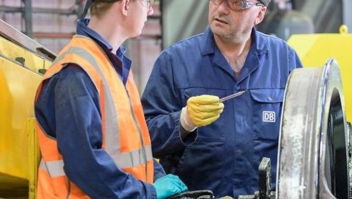 DB Cargo UK sale process narrows