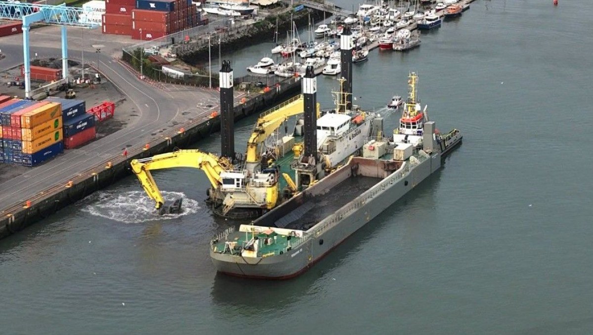 Boskalis' backhoe dredger Magnor raises the bar in Dublin