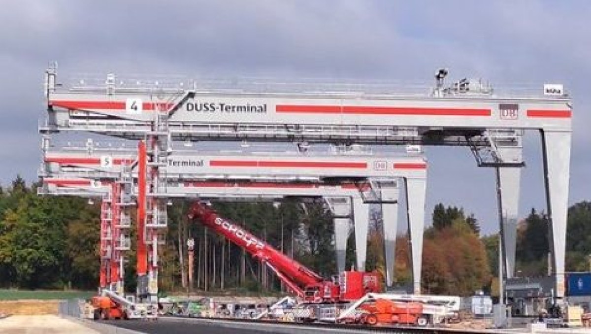 Deutsche Bahn fully automates gantry crane transshipment for the first time