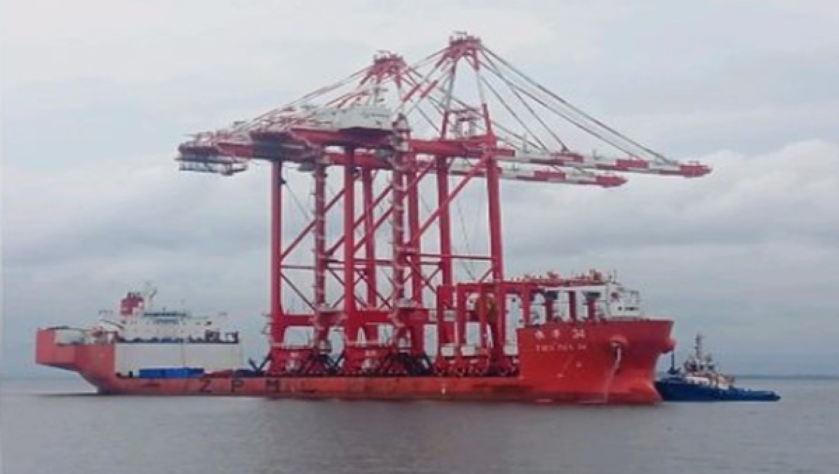 Ecuador: Buque Zhen Hua 34 arriba con nuevas grúas STS para DP World Posorja