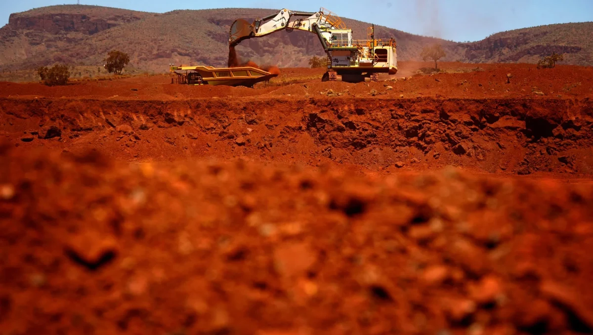 Minério de ferro se estabiliza com alta do frete e riscos de restrição na oferta
