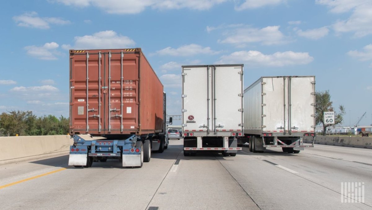 US trailer orders soar 385% as Class 8 truck market sends mixed signals