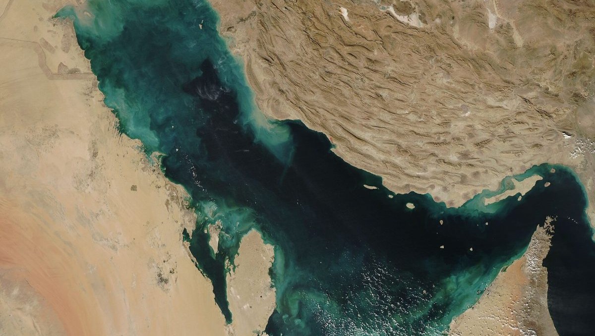 Irán afirma haber atacado cuatro buques en el golfo Arábigo