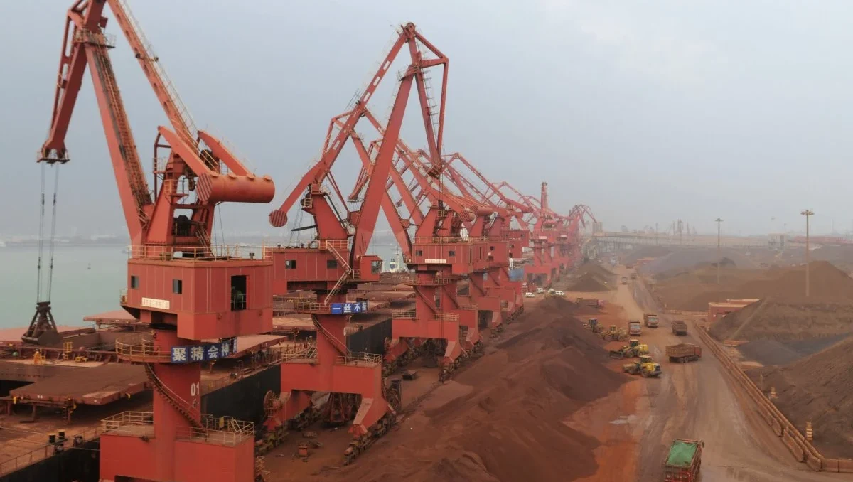 Minério de ferro cai após acordo entre compradora chinesa e Rio Tinto