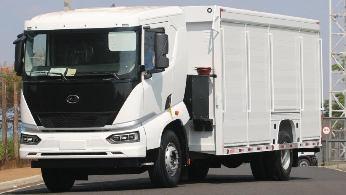 BYD estreia na Fenatran com três lançamentos de caminhões elétricos