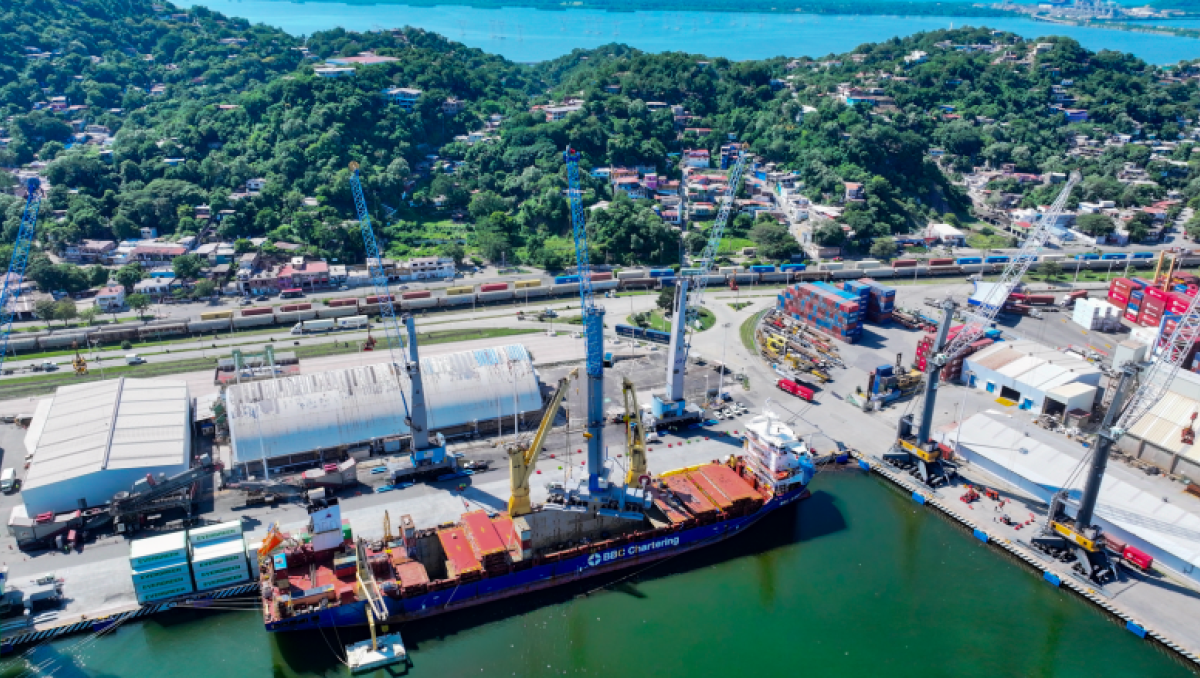 México: SSA Marine suma nueva grúa en su terminal de Puerto de Manzanillo