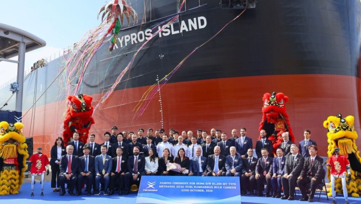 Ο Π. Χατζηωάννου παρέλαβε το Kypros Island που ύψωσε την Κυπριακή σημαία