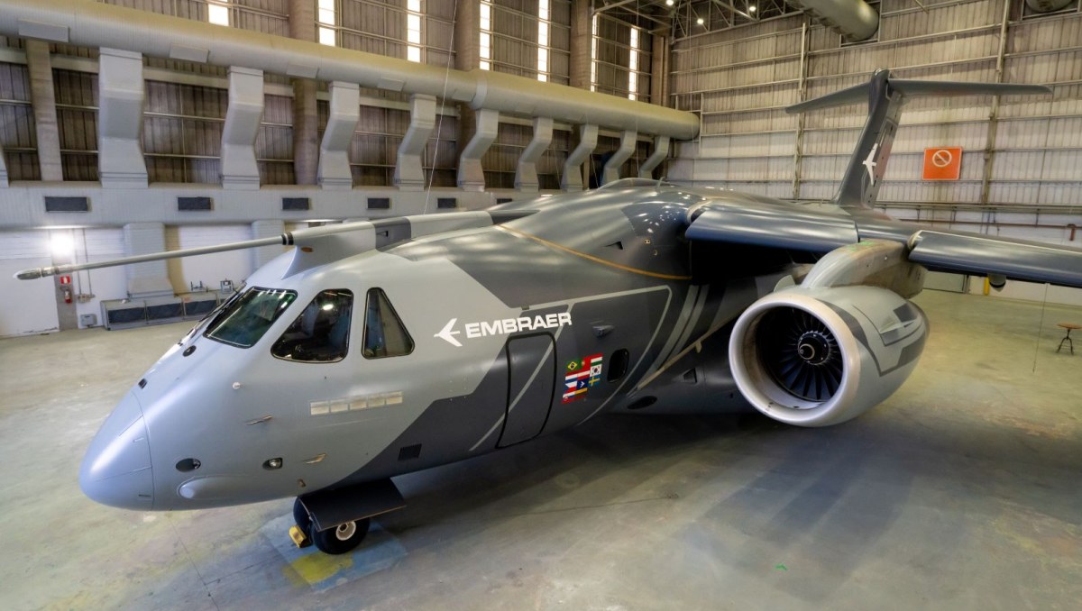 Embraer amplia carteira de defesa em 56% e reforça posição do KC-390 no mercado internacional