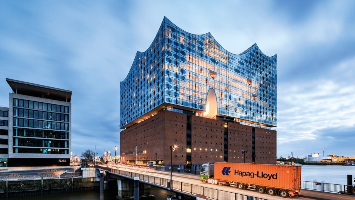 Hapag-Lloyd and Wan Hai reduce Shanghai coverage on AA7 service