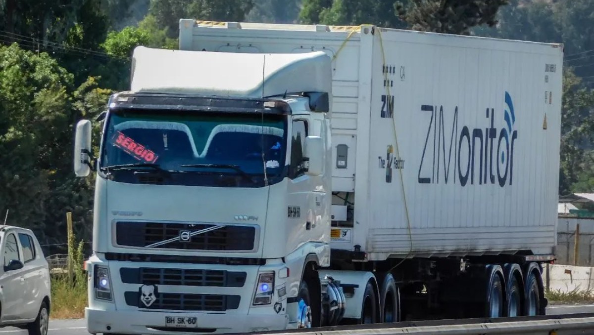 Transportistas emplazan al Gobierno a impulsar mecanismo para traspasar variaciones del diésel a tarifas del servicio