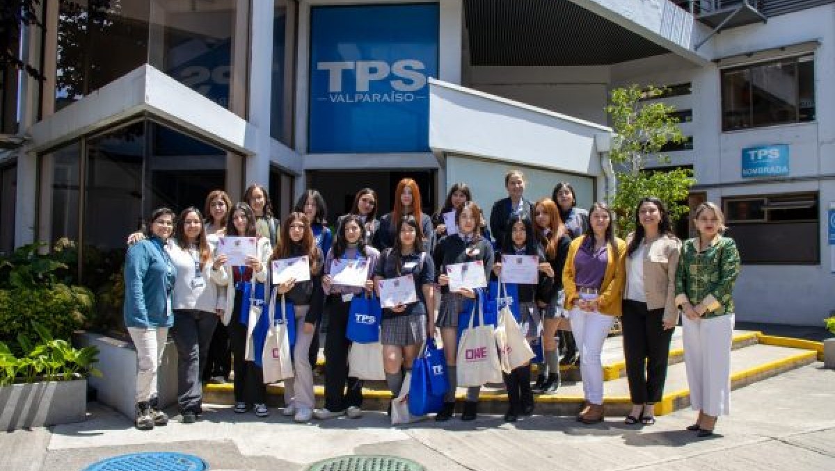 Programa para acercar actividad portuaria a jóvenes porteñas debuta en TPS