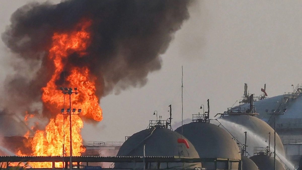 Hutíes de Yemen afirman haber alcanzado con un misil la refinería saudí de Ras Tanura