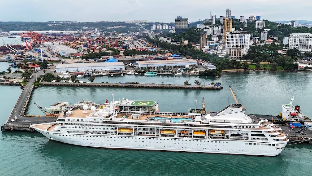 Residentes de crucero quedan varados en Camboya tras suspensión operacional por precios del combustible