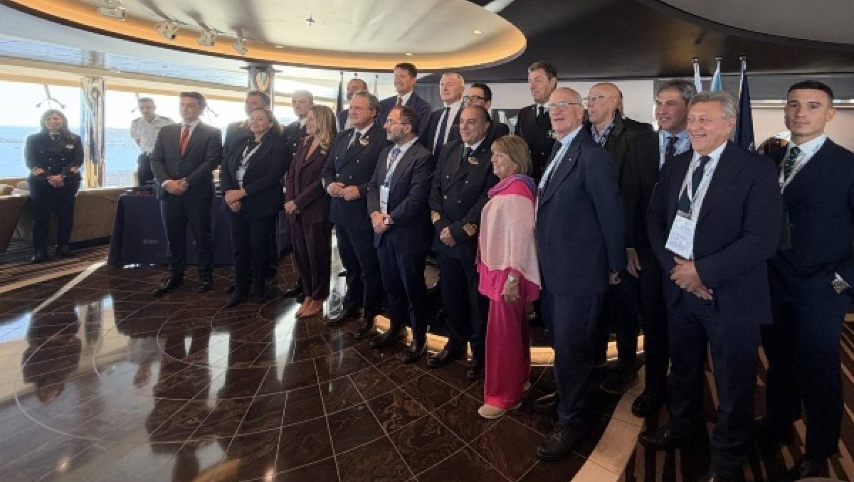 Puerto de Nápoles recibe recalada inaugural del MSC Euribia