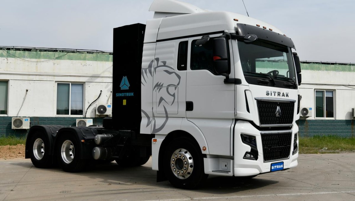 Sinotruk volta ao Brasil com lançamento de caminhões elétricos e a gás na Fenatran