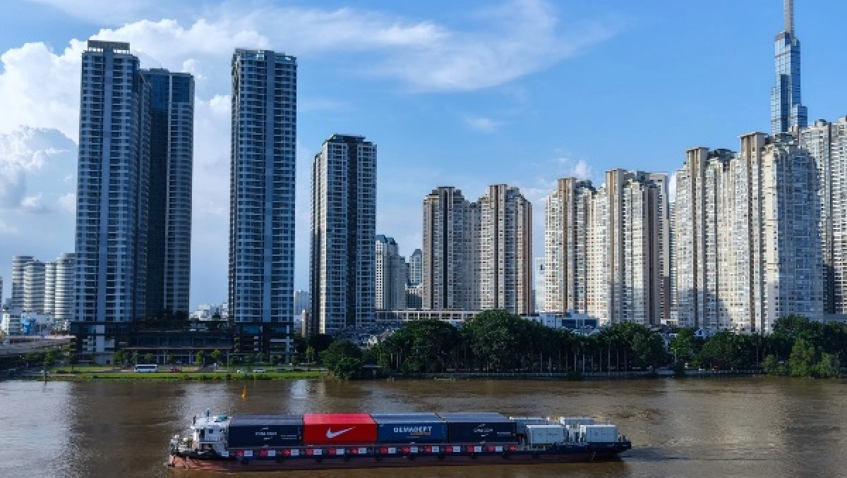 CMA CGM, Nike y Gemadept lanzan en Vietnam barcaza eléctrica de cero emisiones directas alimentada por energía renovable