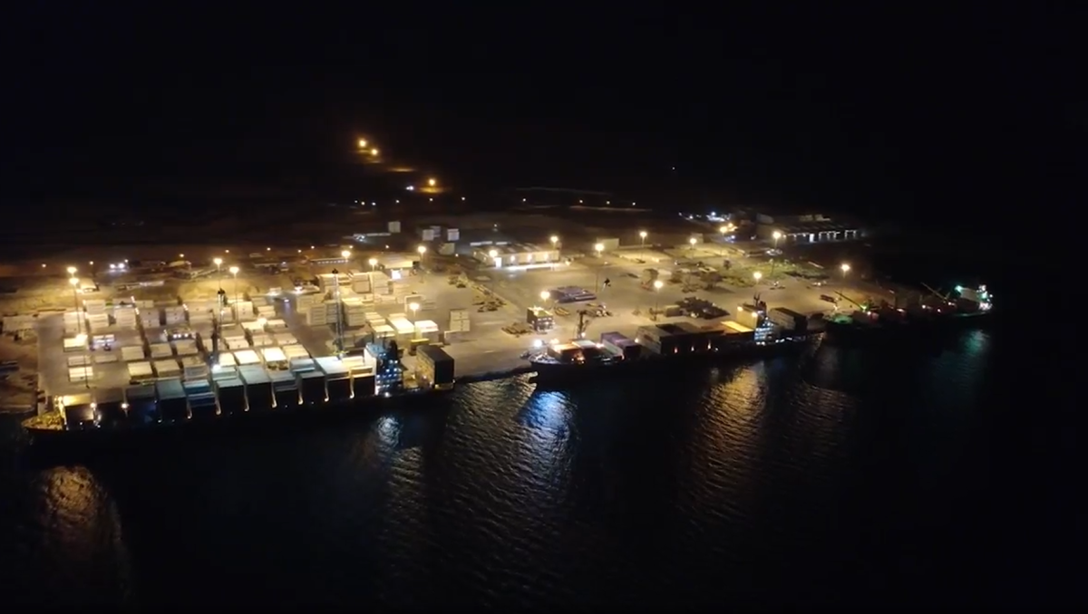 Perú: Puerto de Paracas destaca operación simultánea con tres portacontenedores