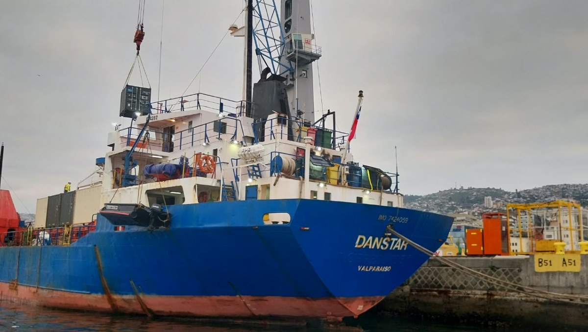 Buque Danstar de Easter Island Logistics zarpa de Puerto de Valparaíso rumbo a Región de Magallanes