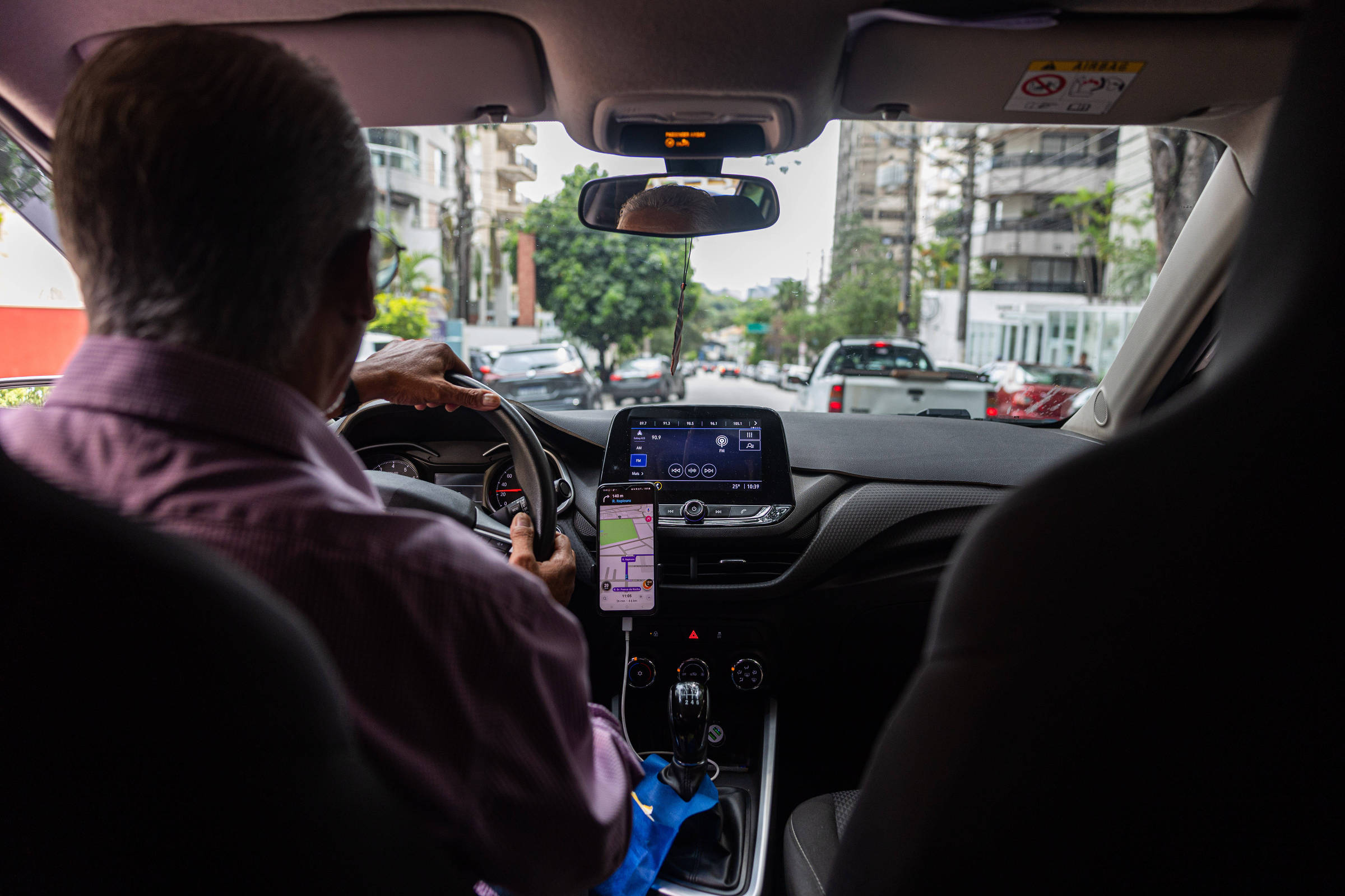 Mais de dois terços dos trabalhadores de app atuam por necessidade, mostra pesquisa