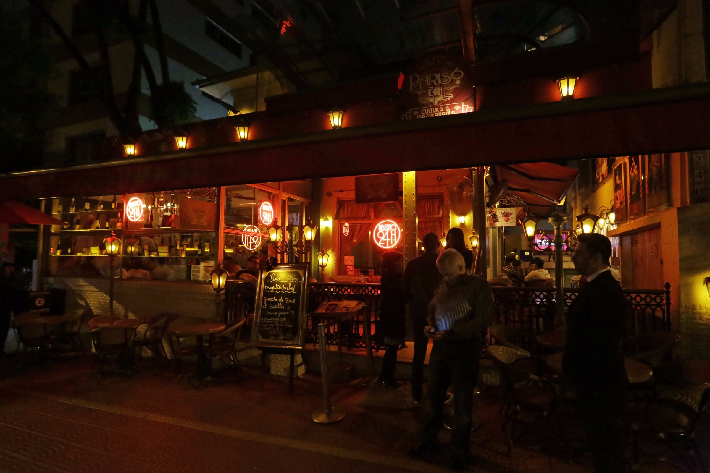 Briga no Paris 6 envolve dívidas milionárias e acusações de ataque à identidade da marca