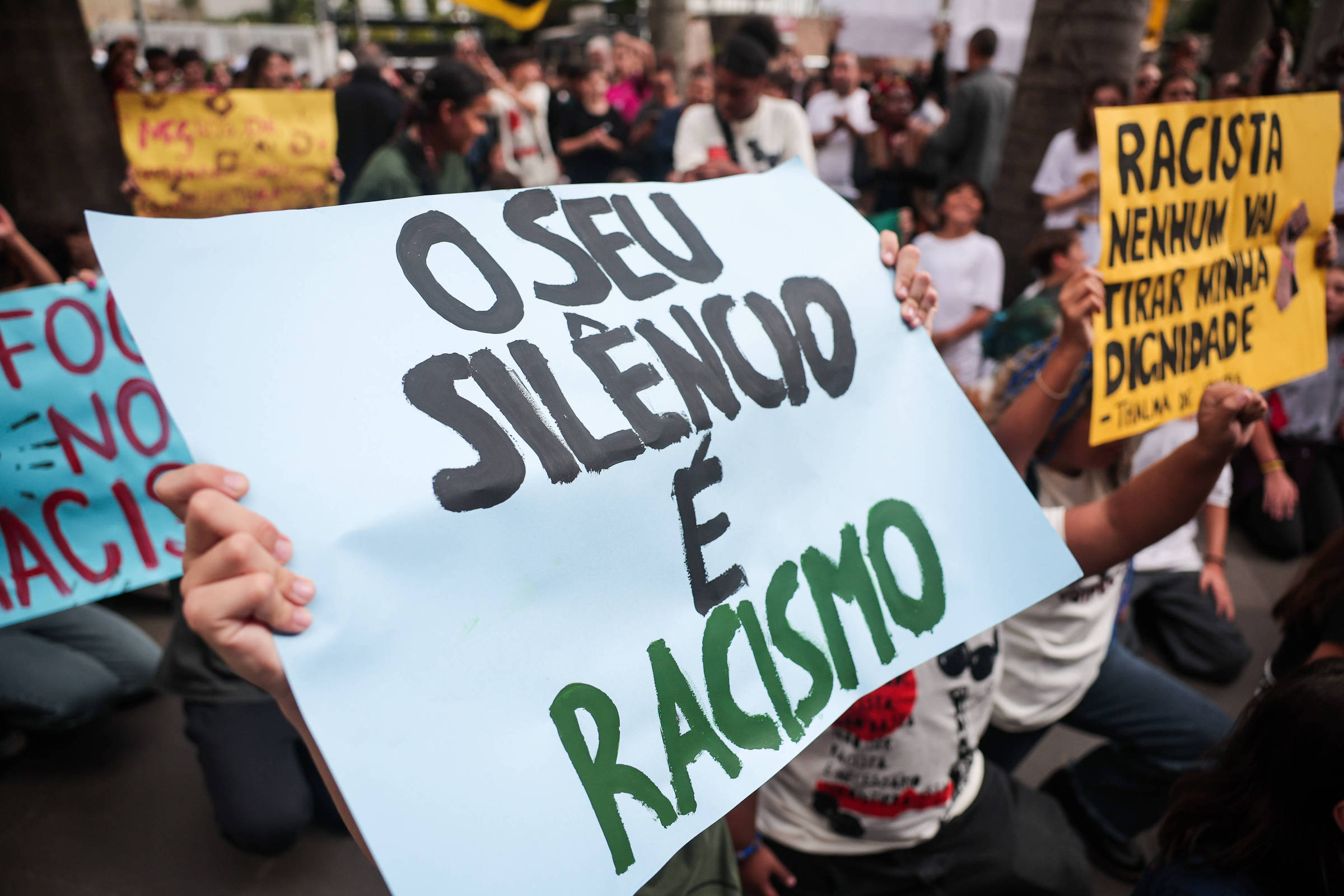 Discriminação racial atinge 34,8% dos consumidores negros, diz pesquisa