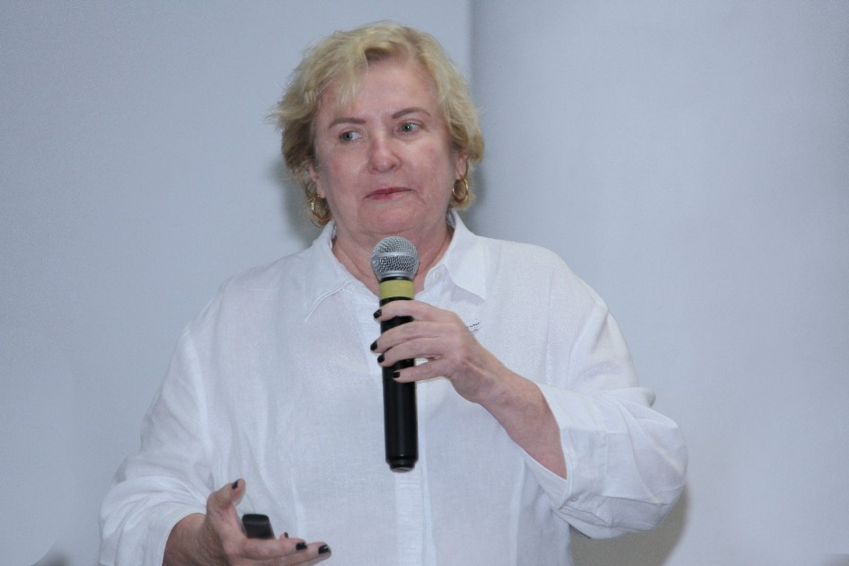 Economista Rita Mundim debate cenário econômico em almoço da ADCE-MG