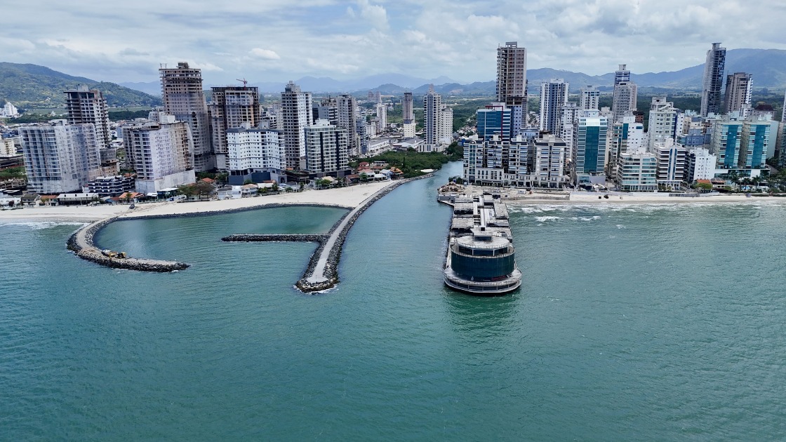 Píer Oporto movimenta Itapema, em Santa Catarina, e abre uma das maiores ofertas de emprego do litoral