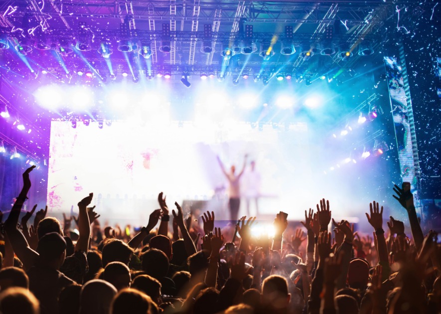 Decolar registra aumento na procura por viagens para São Paulo e Rio de Janeiro durante shows da Dua Lipa