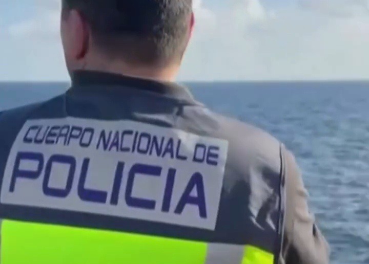 Navio procedente do Brasil é interceptado com quase 10 toneladas de cocaína no Atlântico