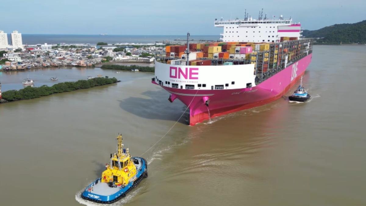 Navio porta-contêineres da ONE faz primeira escala no Brasil no Porto de Itajaí