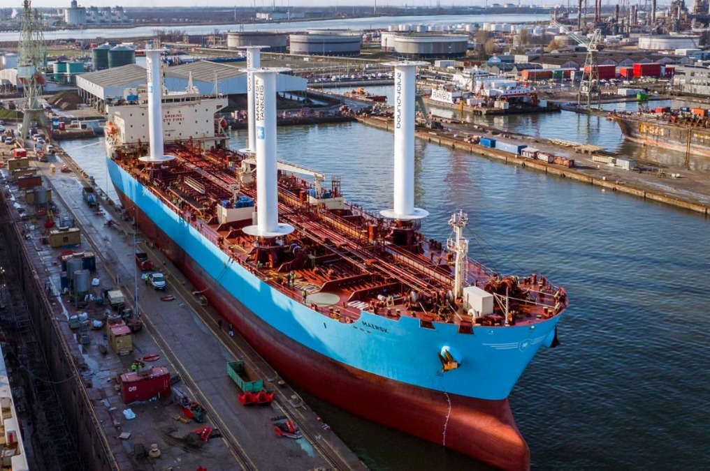 Velas de sucção de ar são instaladas em navio da Maersk Tankers