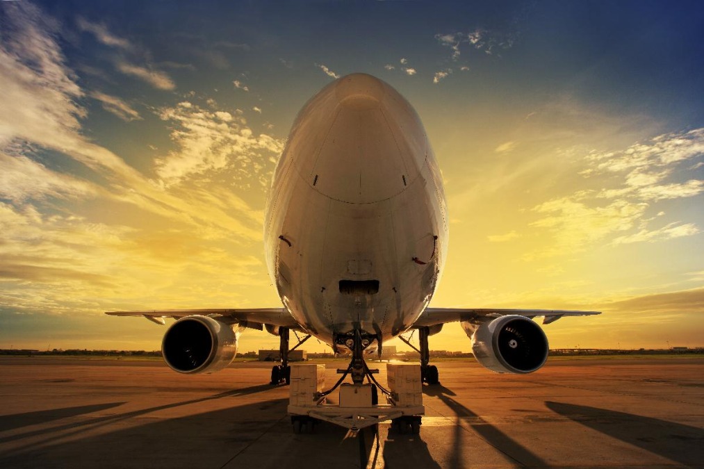 Jatos da Embraer acendem guerra por pilotos entre Latam e Azul