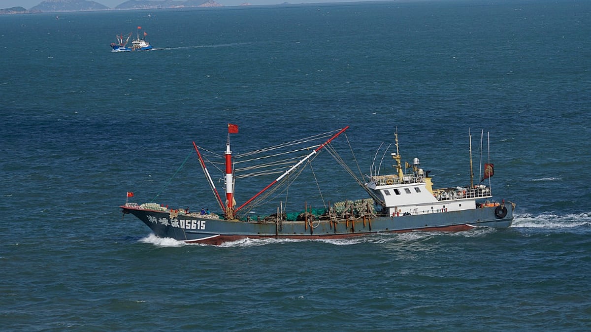 Japan seizes Chinese fishing boat in disputed waters incident
